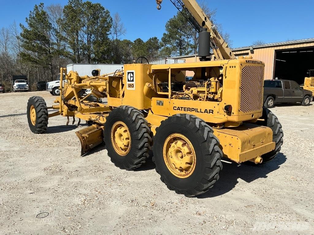 CAT 120 Greideriai