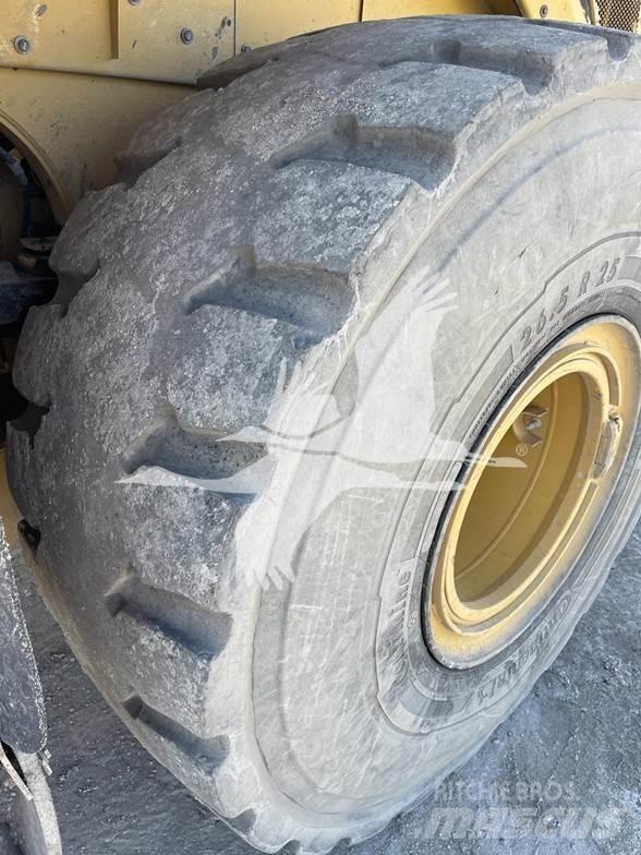 CAT 966M Naudoti ratiniai krautuvai