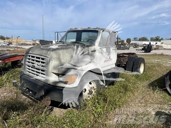 Ford F800 Važiuoklė su kabina