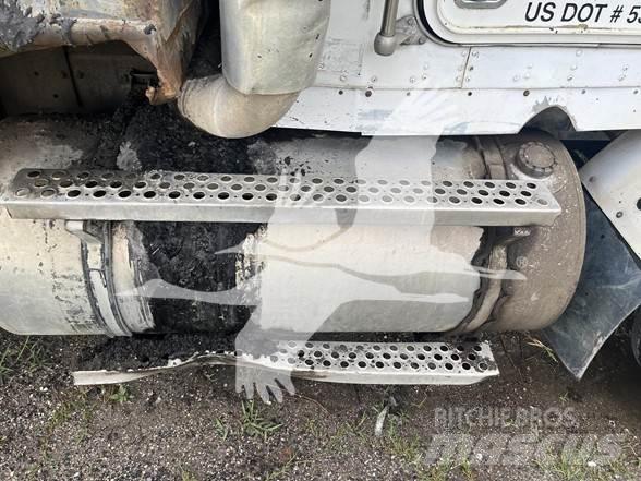 Kenworth T450 Savivarčių priekabų vilkikai
