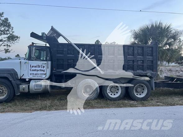 Mack RD688S Savivarčių priekabų vilkikai