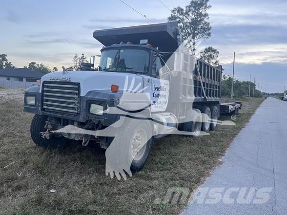 Mack RD688S Savivarčių priekabų vilkikai