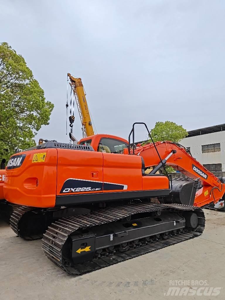 Doosan DX 225 LC Vikšriniai ekskavatoriai