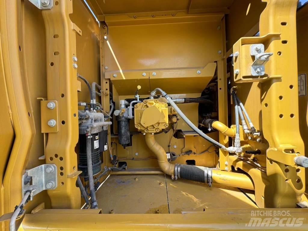 CAT 323GC Vikšriniai ekskavatoriai