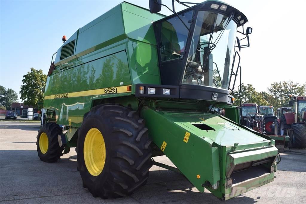 John Deere 2064 Derliaus nuėmimo kombainai