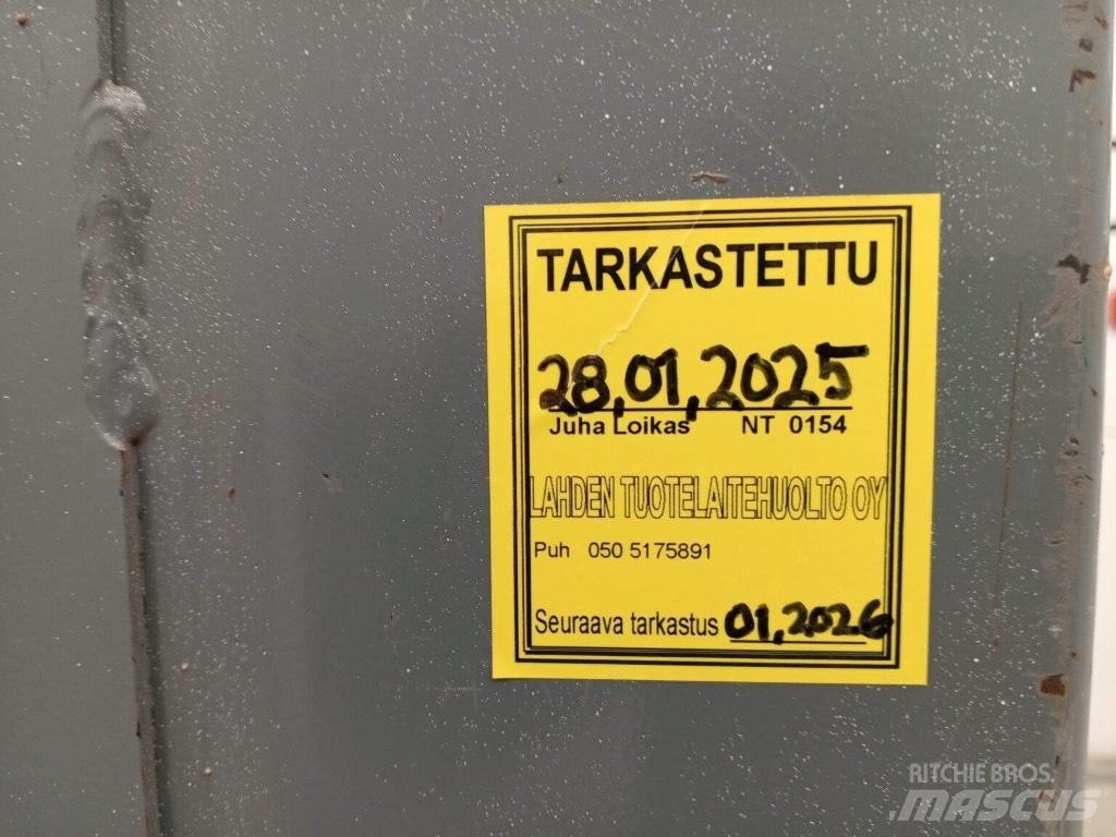 SkyJack SJ 16 Vertikalūs stiebiniai keltuvai