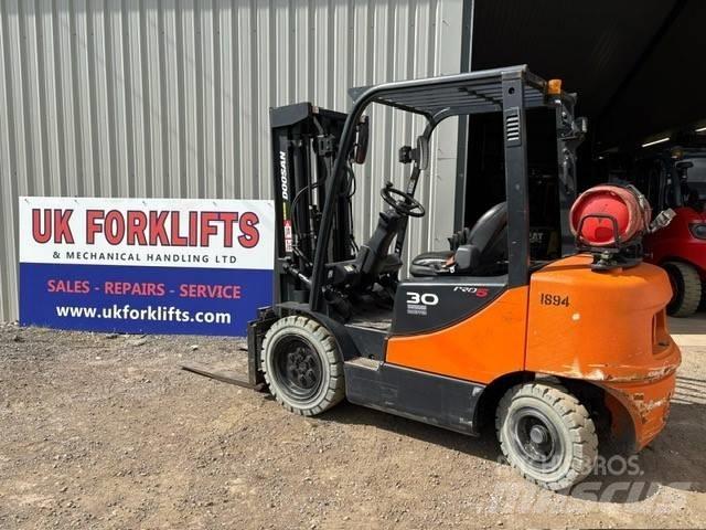 Doosan G 30 E-5 LPG (dujiniai) krautuvai