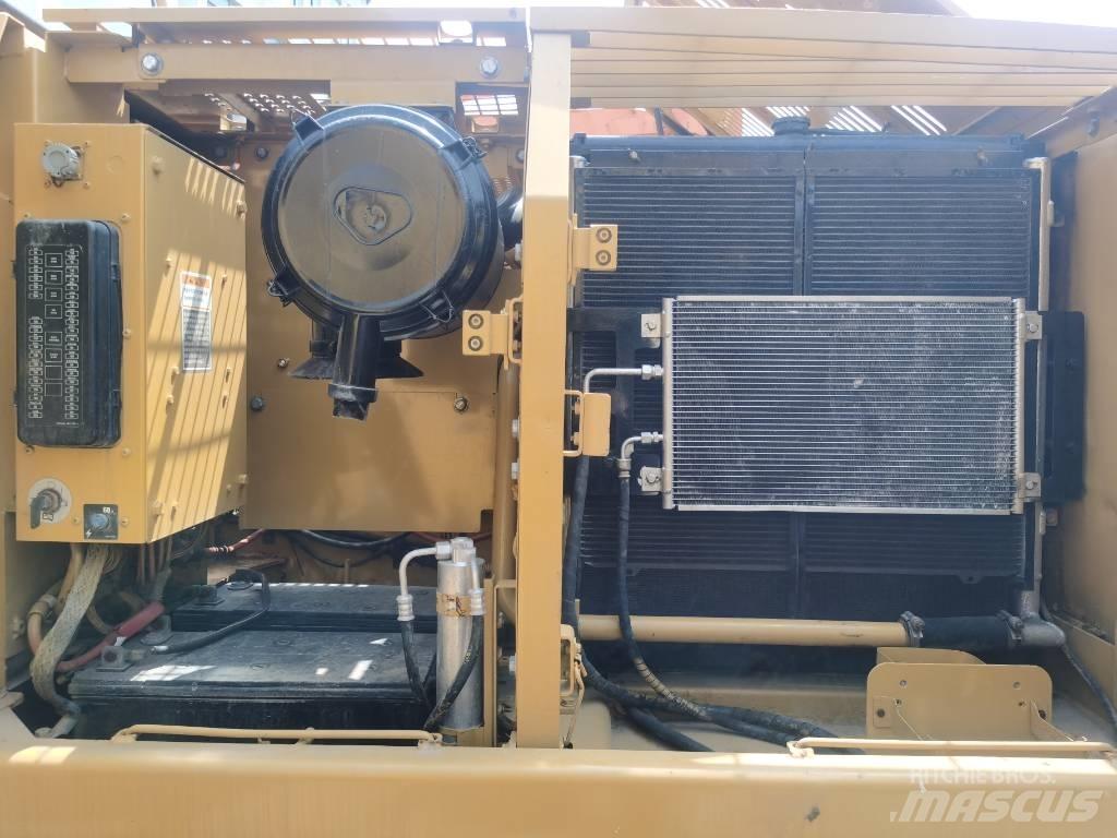 CAT 320 C L Vikšriniai ekskavatoriai