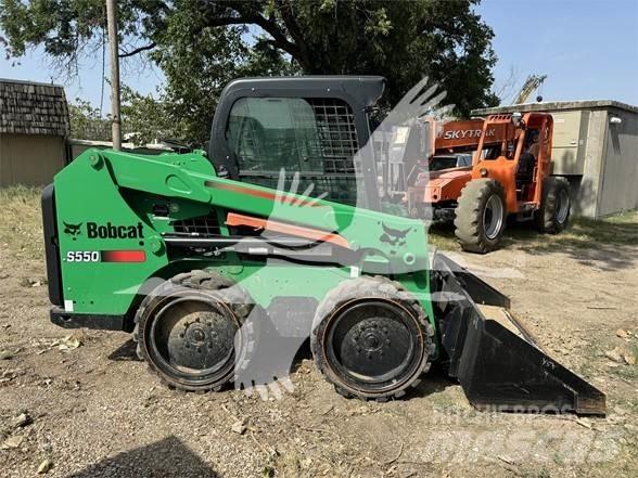Bobcat S550 Krautuvai su šoniniu pasukimu