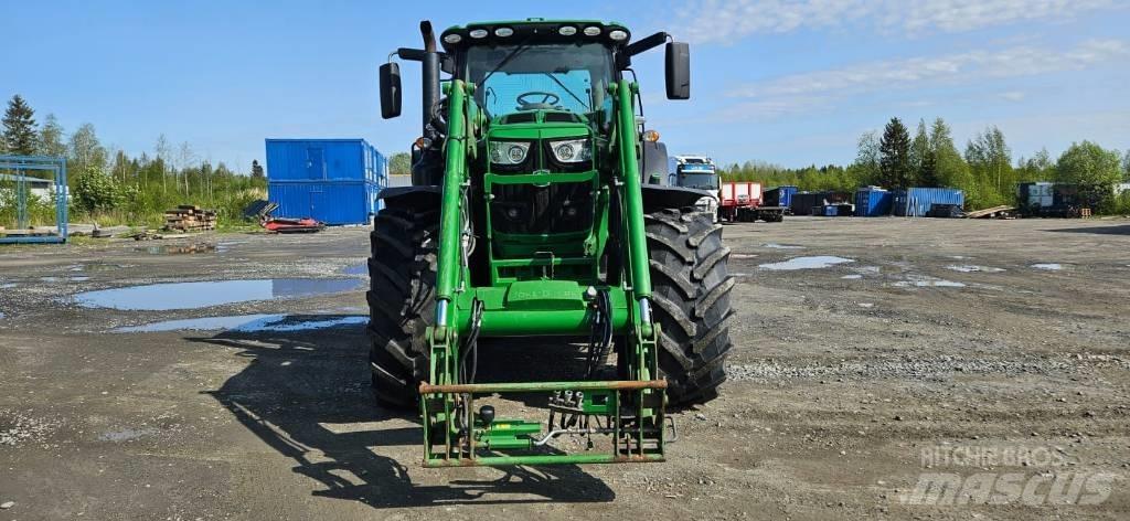 John Deere 6215R Traktoriai