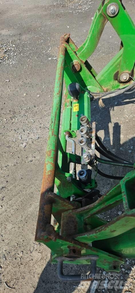 John Deere 6215R Traktoriai