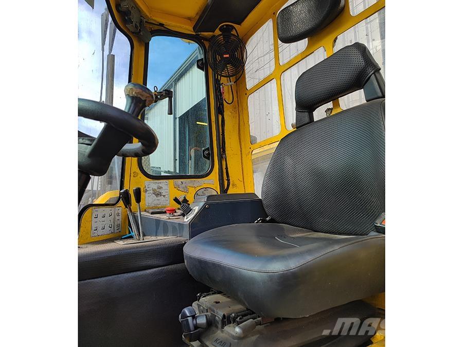 Combilift C4000 Šakiniai krautuvai su privažiavimu iš visų keturių pusių