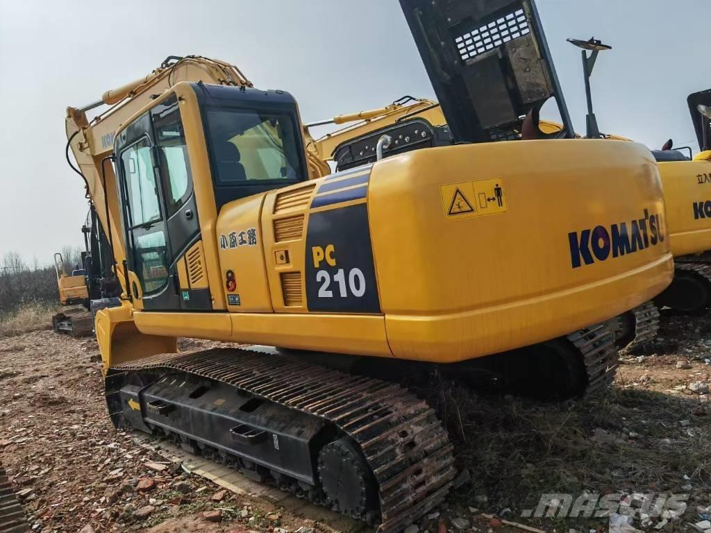 Komatsu 210 Vikšriniai ekskavatoriai