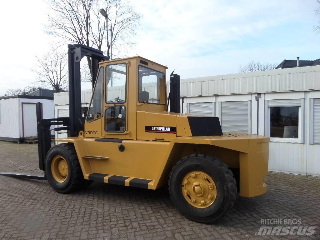 CAT V 300 C Dyzeliniai krautuvai