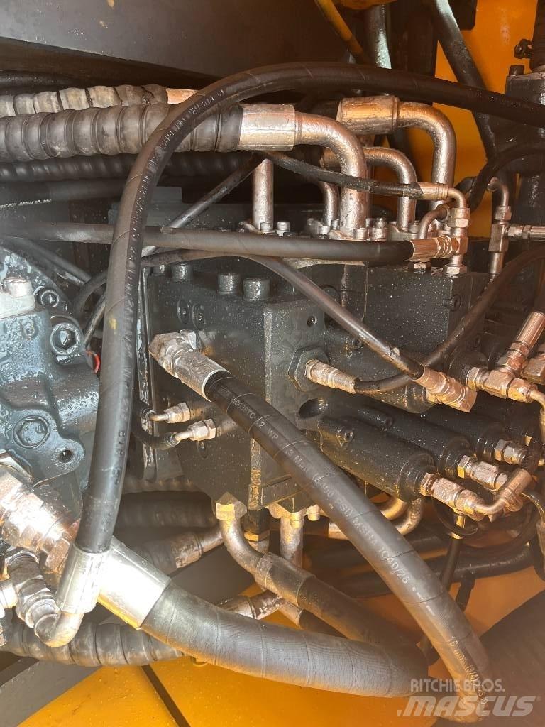 Hyundai 220LC-9S Vikšriniai ekskavatoriai