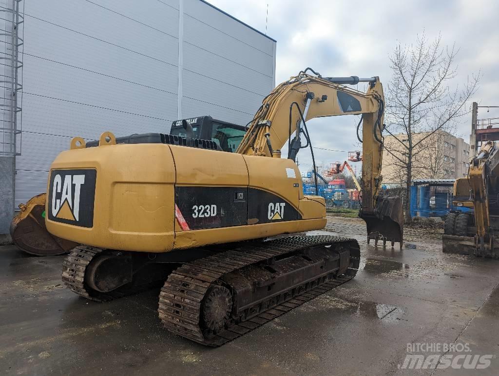 CAT 323 D Vikšriniai ekskavatoriai
