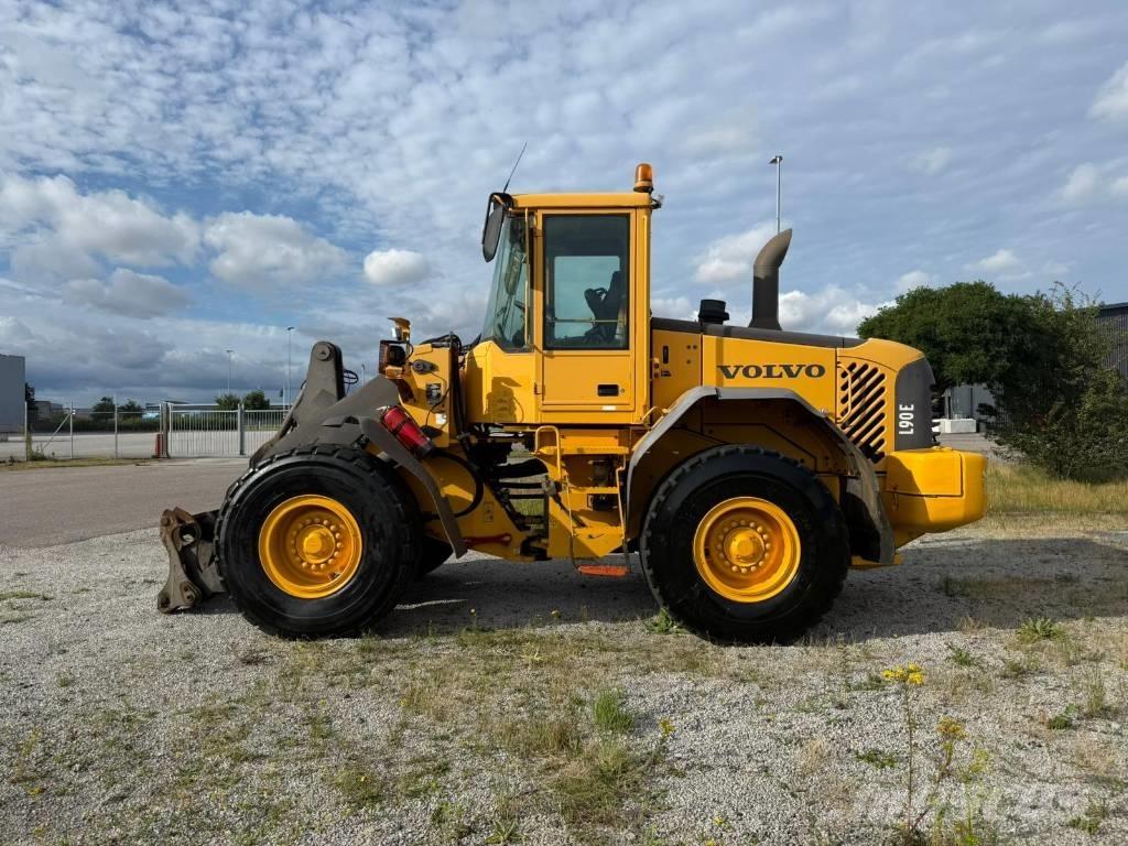 Volvo L 90 E Naudoti ratiniai krautuvai