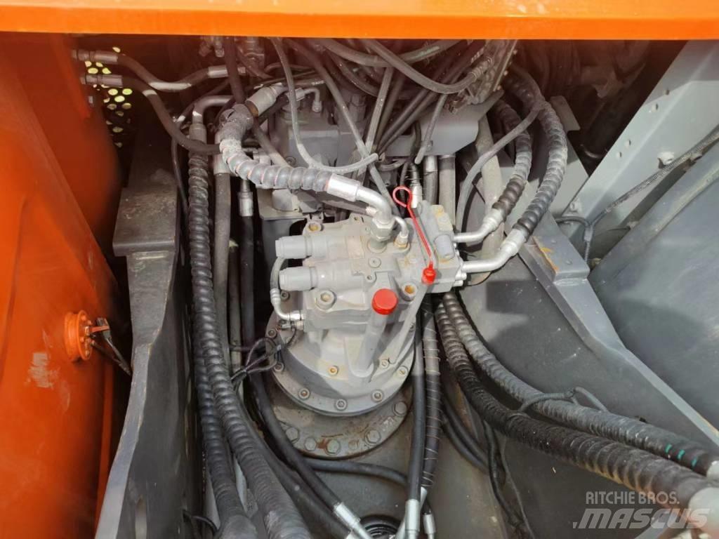 Hitachi ZX200 Vikšriniai ekskavatoriai