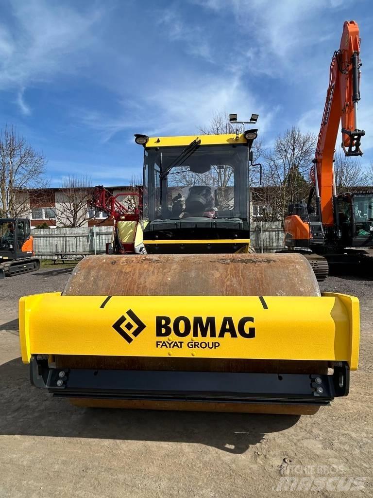 Bomag BW 211 D5 Gruntiniai volai