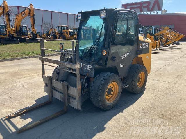 JCB 225 Krautuvai su šoniniu pasukimu