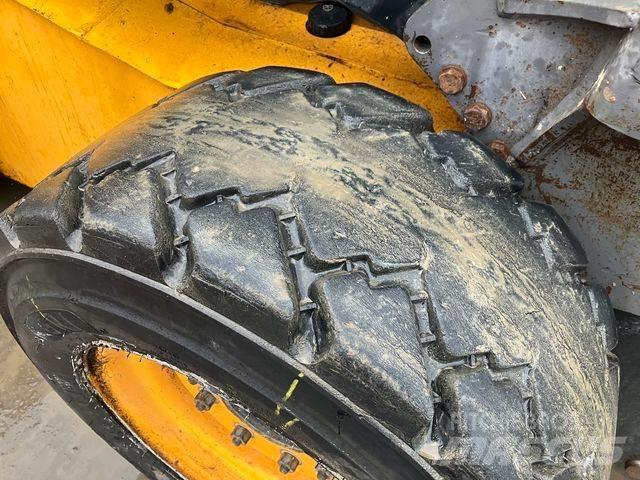 JCB 225 Krautuvai su šoniniu pasukimu