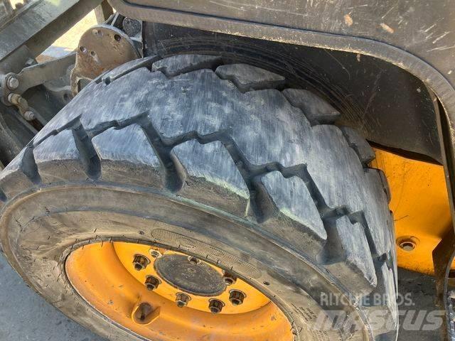 JCB 225 Krautuvai su šoniniu pasukimu