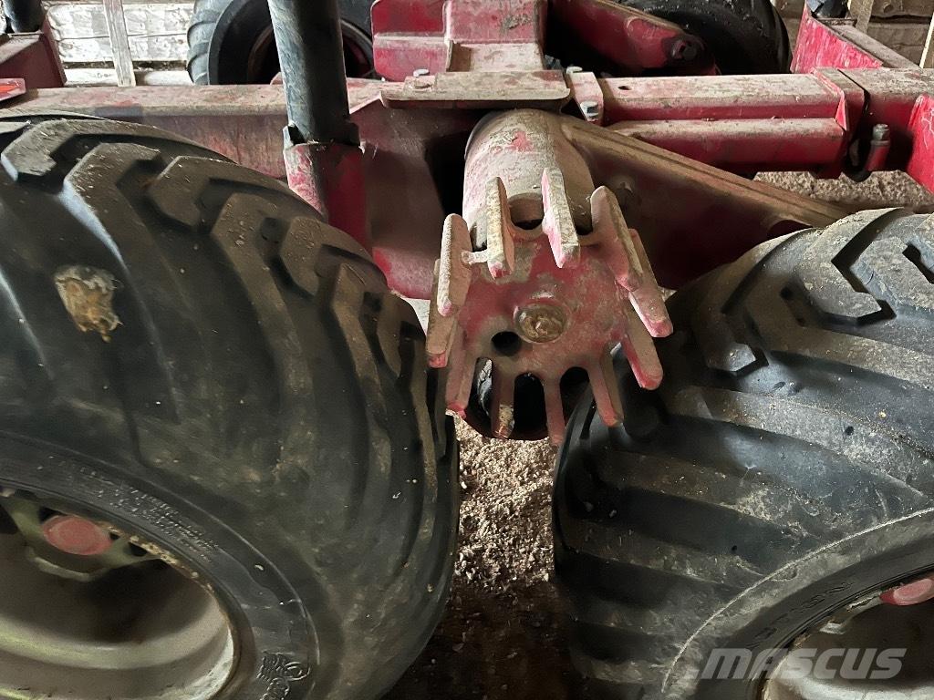 Patu 597 Miškovežių priekabos