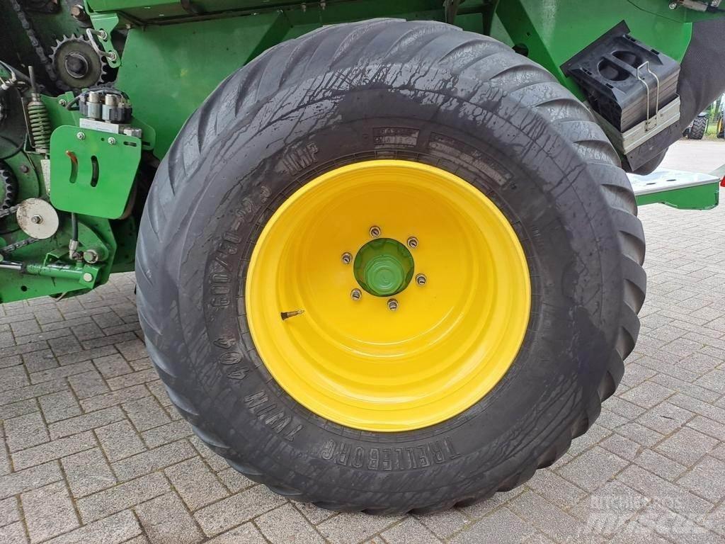 John Deere V461R Ritinių presai