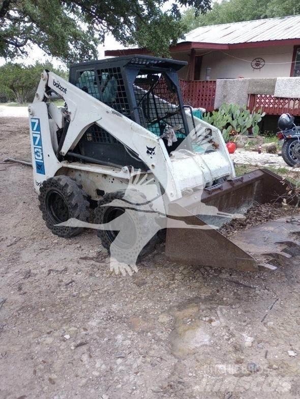 Bobcat 773 Krautuvai su šoniniu pasukimu