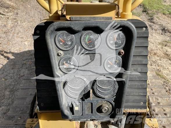 CAT D3G XL Vikšriniai buldozeriai