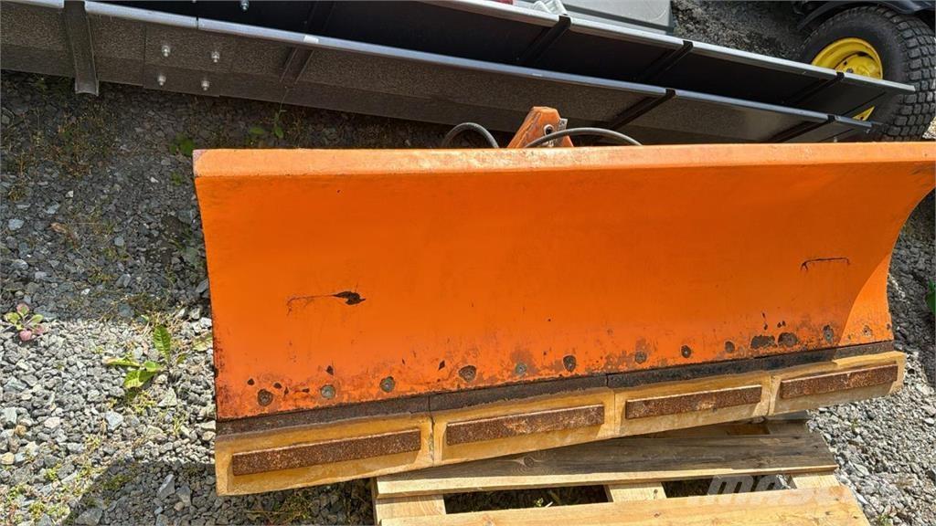 John Deere 3720 Naudoti kompaktiški traktoriai