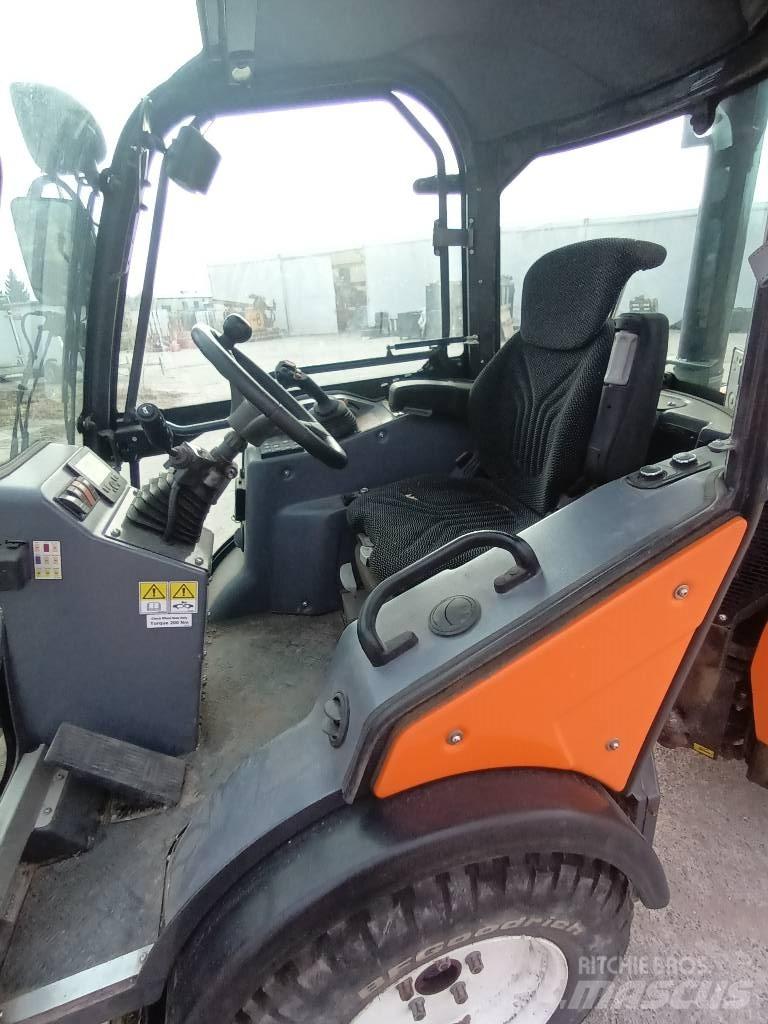 Multihog CX75 Traktoriai