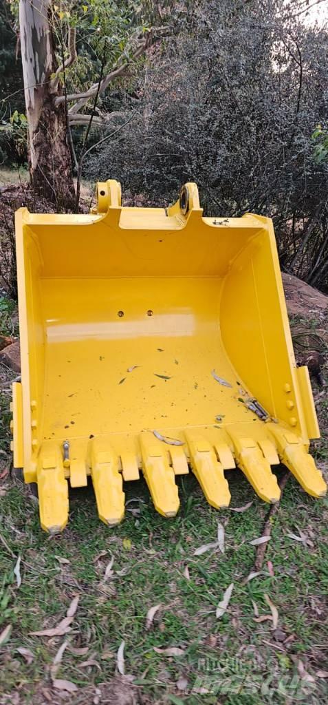 Komatsu PC210 Sijos ir savivarčiai