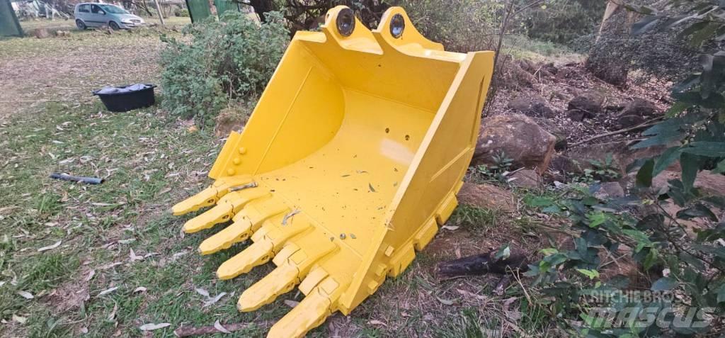 Komatsu PC210 Sijos ir savivarčiai