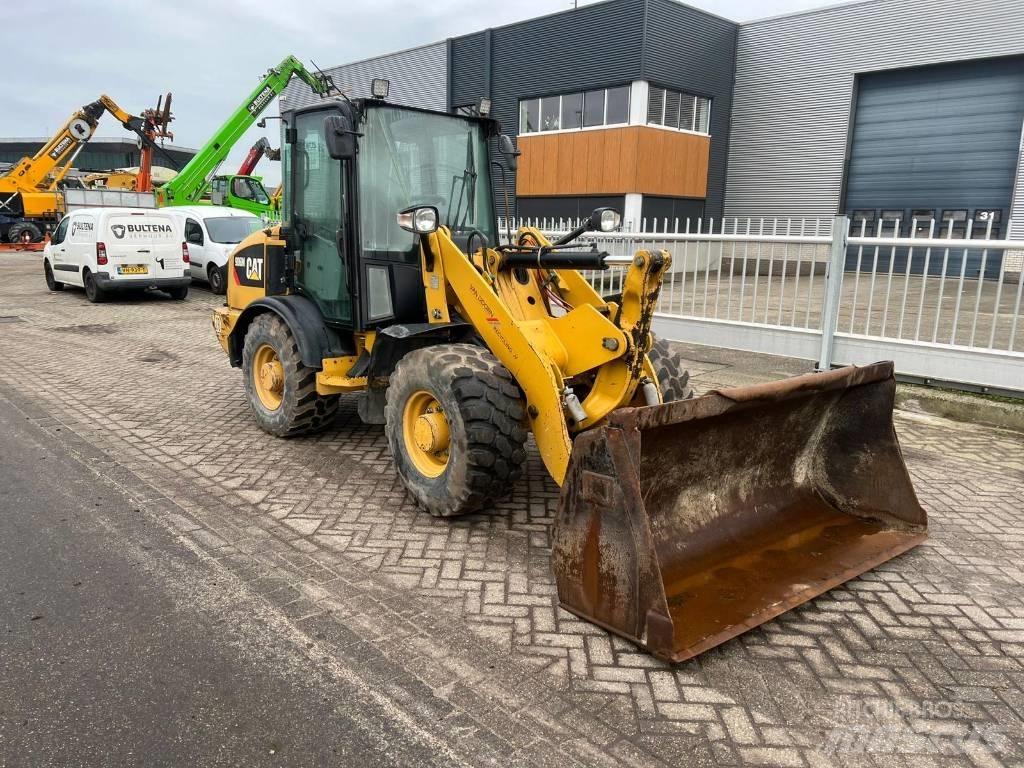 CAT 906 M Naudoti ratiniai krautuvai