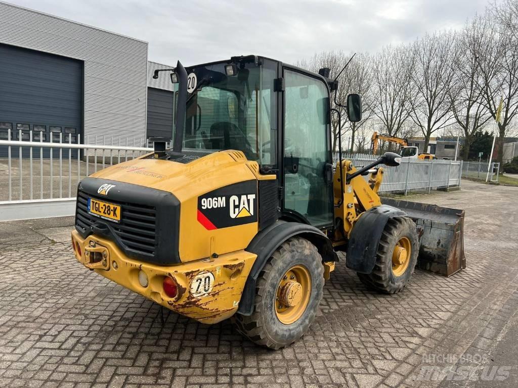CAT 906 M Naudoti ratiniai krautuvai