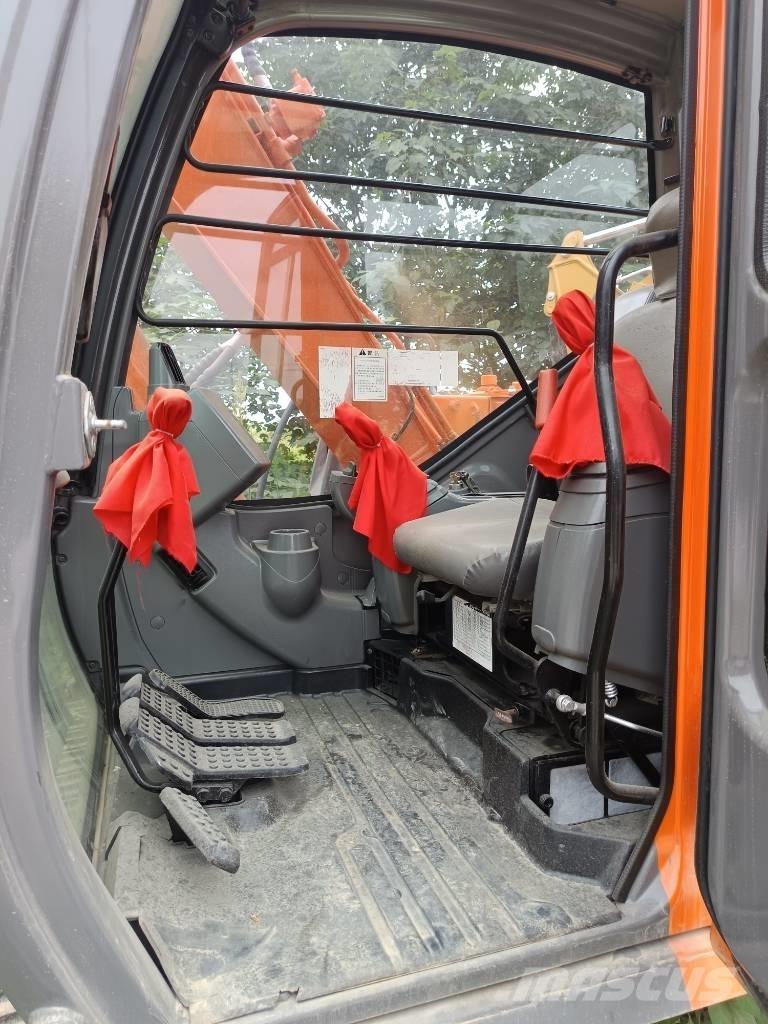 Hitachi ZX 80 Vidutinės galios ekskavatoriai 7-12 t