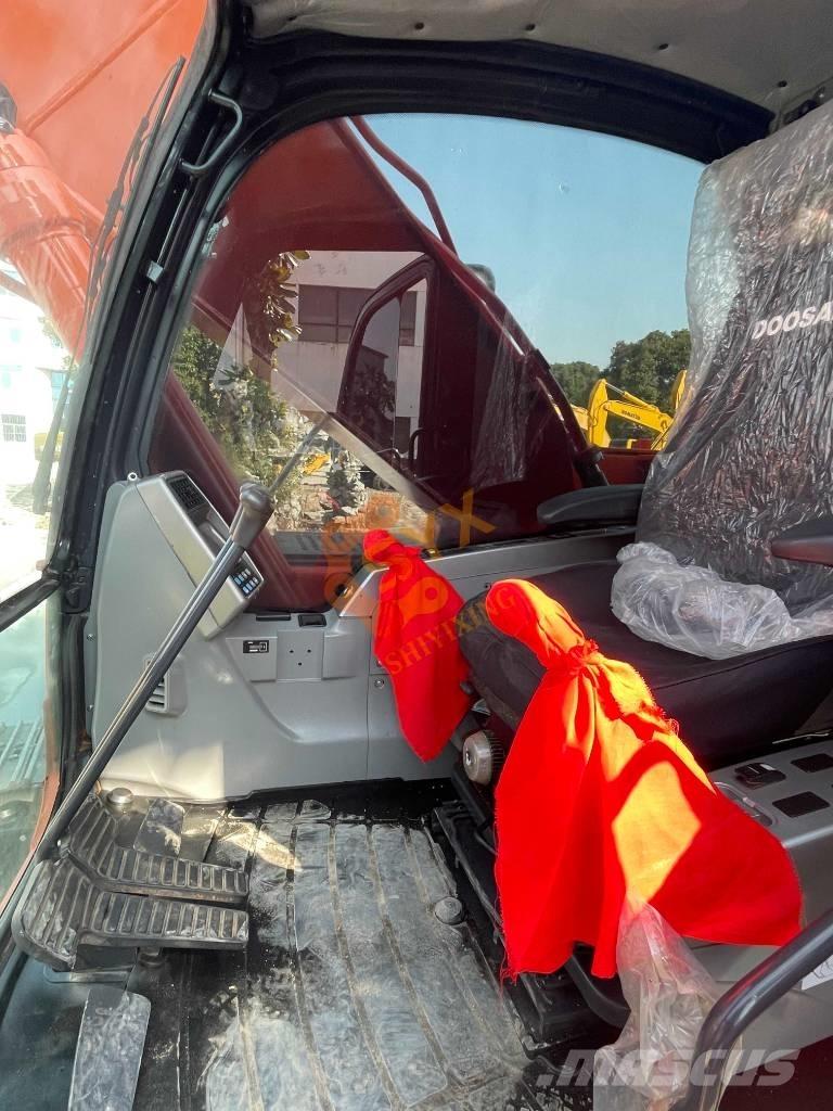 Doosan DX 225 LCA Vikšriniai ekskavatoriai