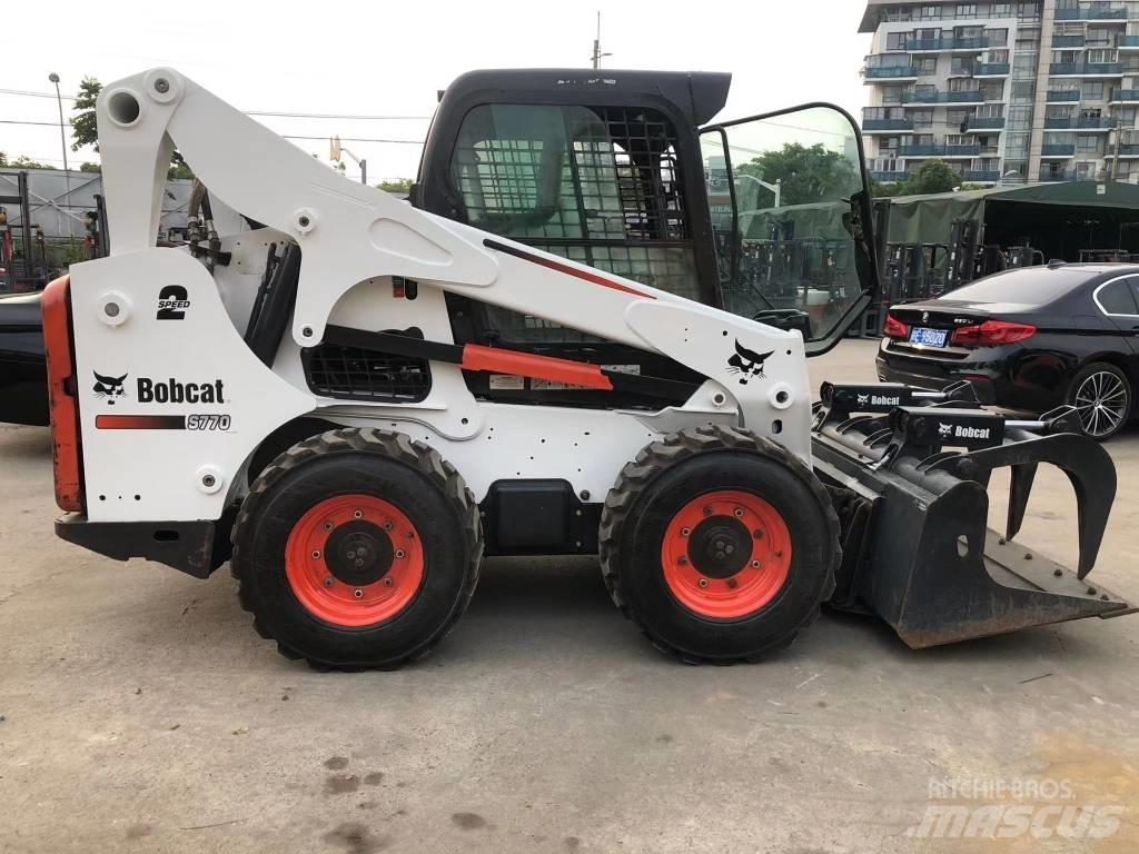 Bobcat S770 Krautuvai su šoniniu pasukimu