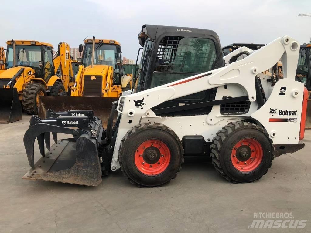 Bobcat S770 Krautuvai su šoniniu pasukimu