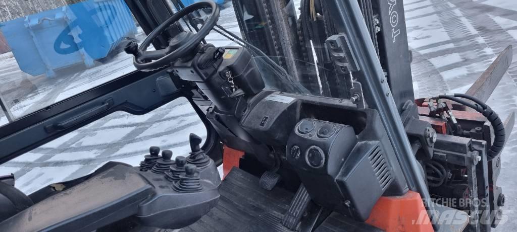 Toyota 7 FBMF 30 Elektriniai šakiniai krautuvai