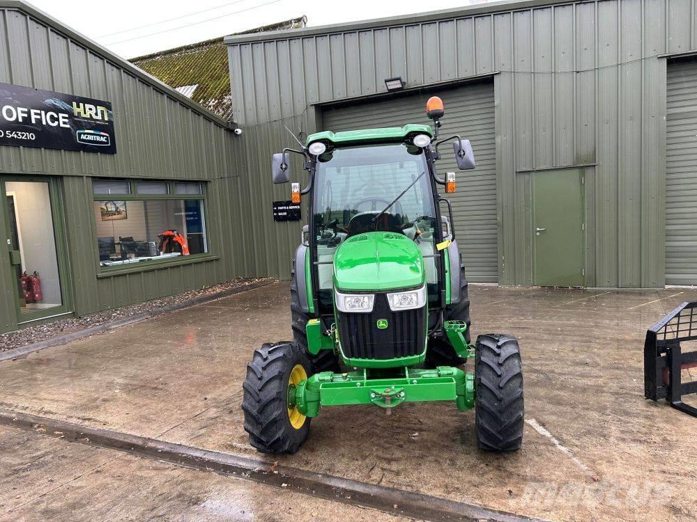 John Deere 4049 R Naudoti kompaktiški traktoriai