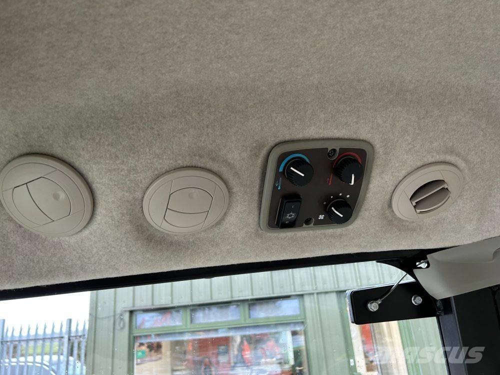 John Deere 4049 R Naudoti kompaktiški traktoriai