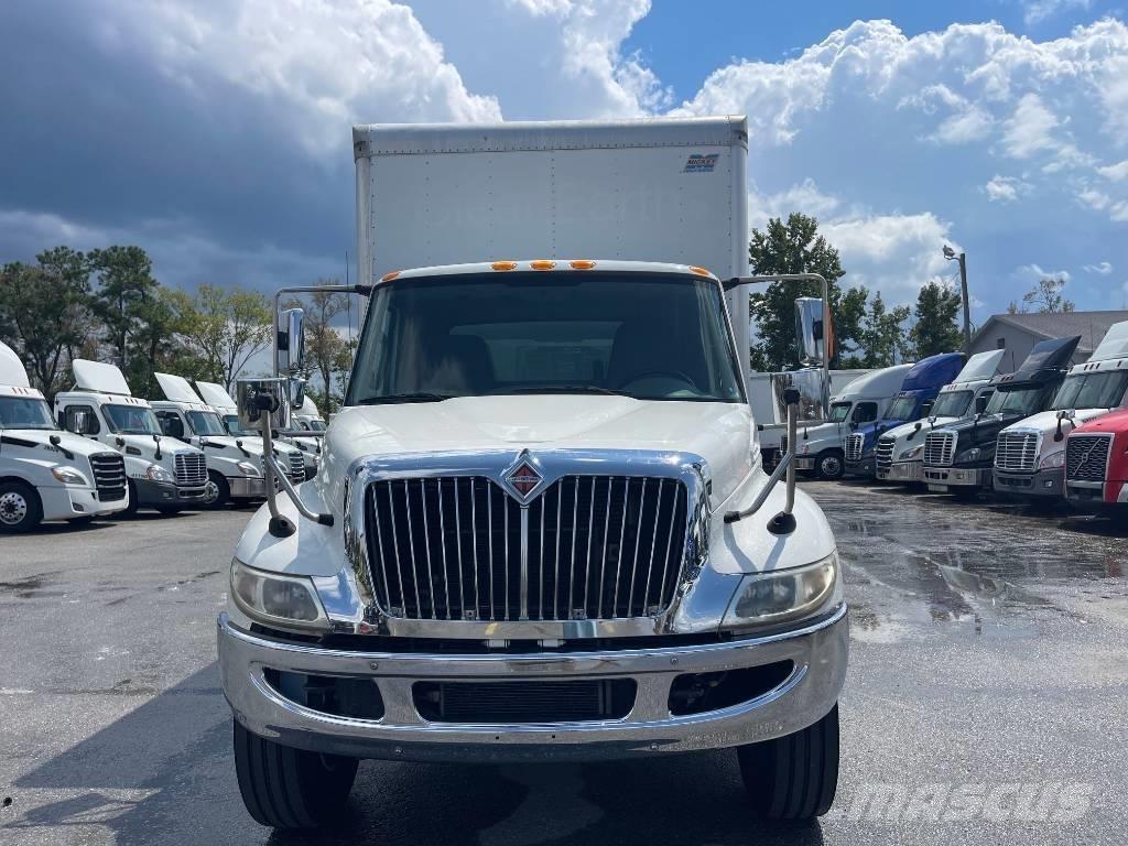 International 4300 Sunkvežimiai su dengtu kėbulu