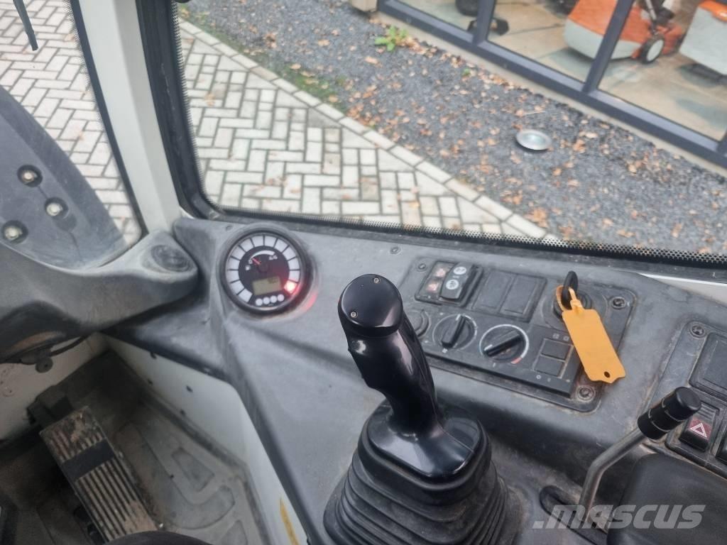 Liebherr l506c Naudoti ratiniai krautuvai