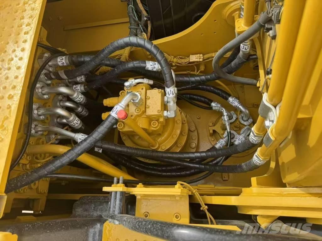 CAT 323GC Vikšriniai ekskavatoriai