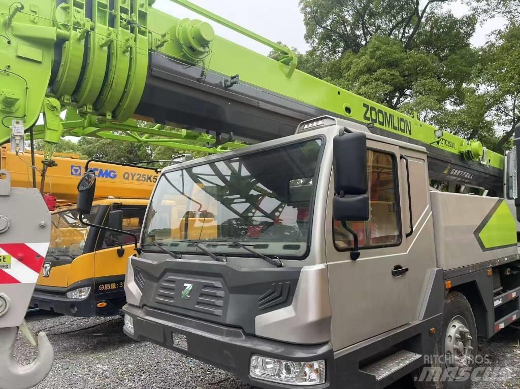 Zoomlion 25 T Visureigiai kranai