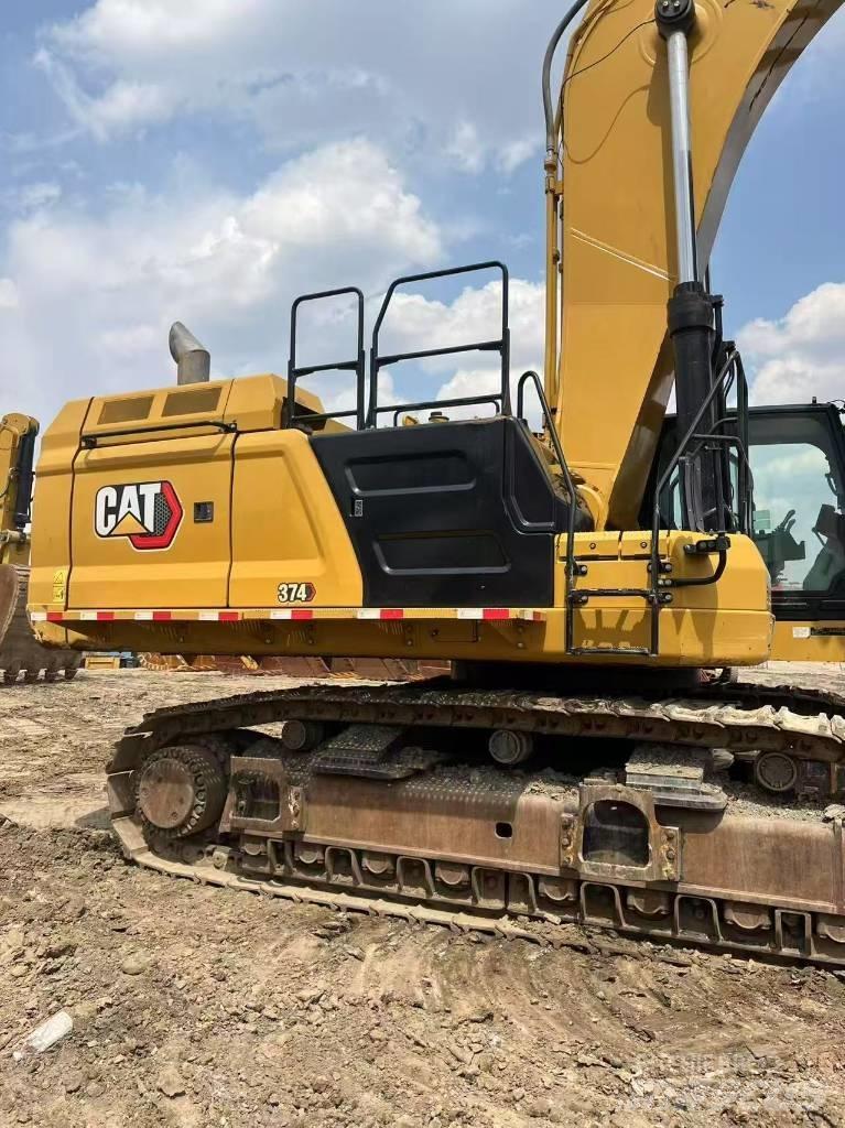CAT 374 Vikšriniai ekskavatoriai