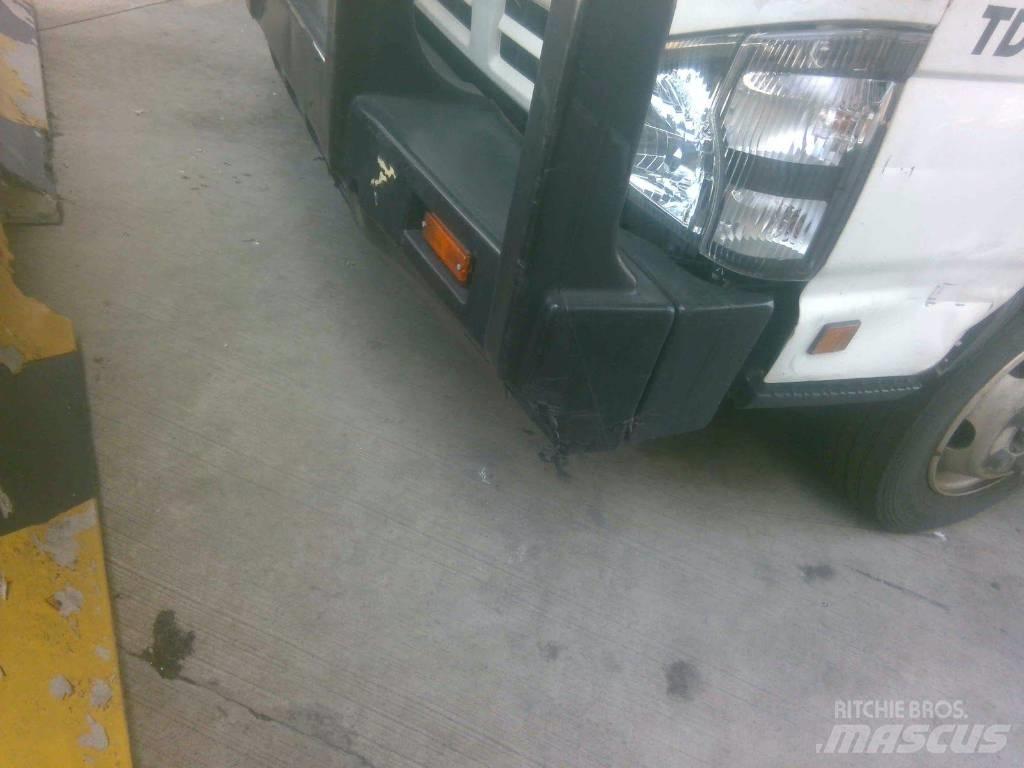Isuzu NPR Automobilinės cisternos