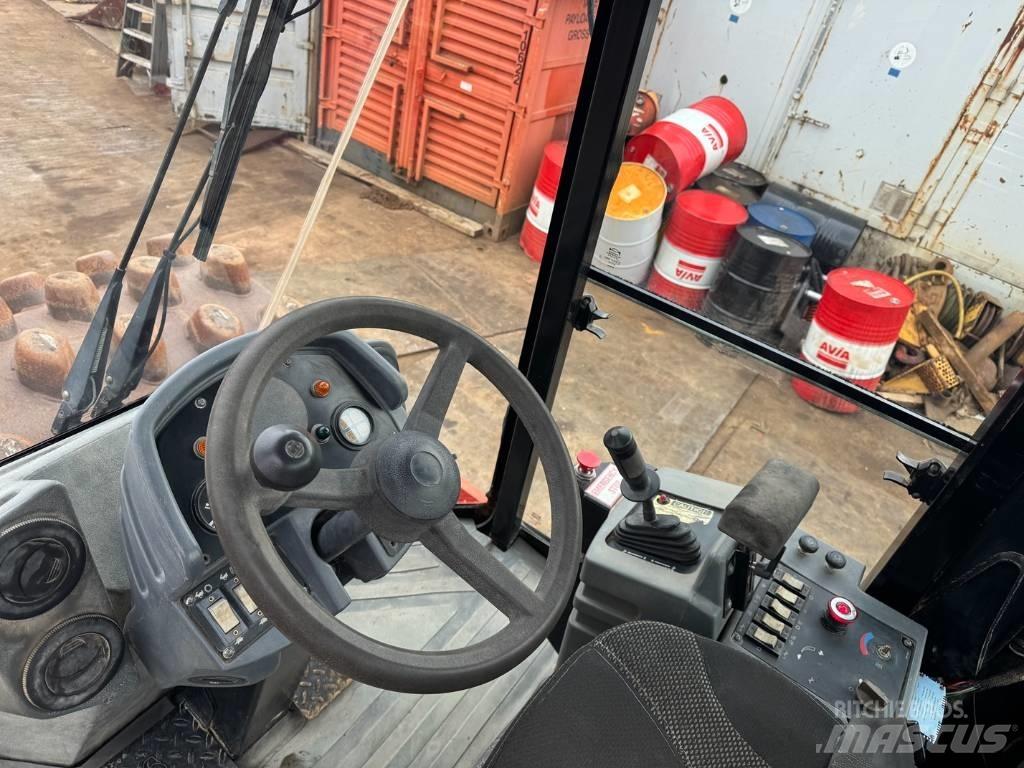 CAT CP 533 E Vieno būgno volai